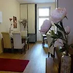 夏洛滕堡酒店-膳食公寓 *